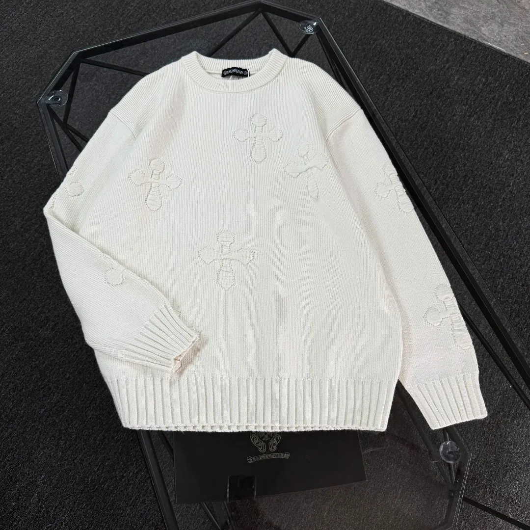 P290 Chrome Hearts 26 high-version wool knitted round-neck sweaters. High-end custom-made 500g sweater fabric. No deformation, no shrinkage, complete with three labels, same style for men and women. Process: The wool is knitted by a 7-needle imported machine. Color: 3 colors. SIZE: XS-L